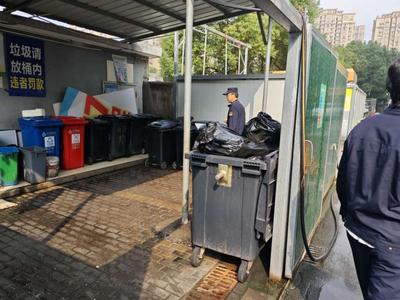 越城區(qū)持續(xù)推進商貿(mào)綜合體垃圾分類執(zhí)法檢查，優(yōu)化城市生活垃圾管理服務(wù)